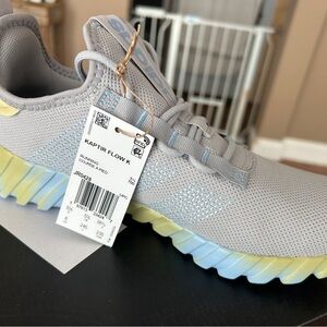 Adidas Kaptir Flow Shoes - Gray, Yellow and blue -NWT Size 6 kids, 7 womens